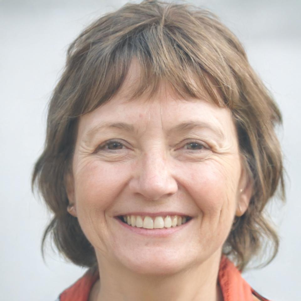 Portrait de Célestine Moreau, formatrice spécialisée en finances personnelles
